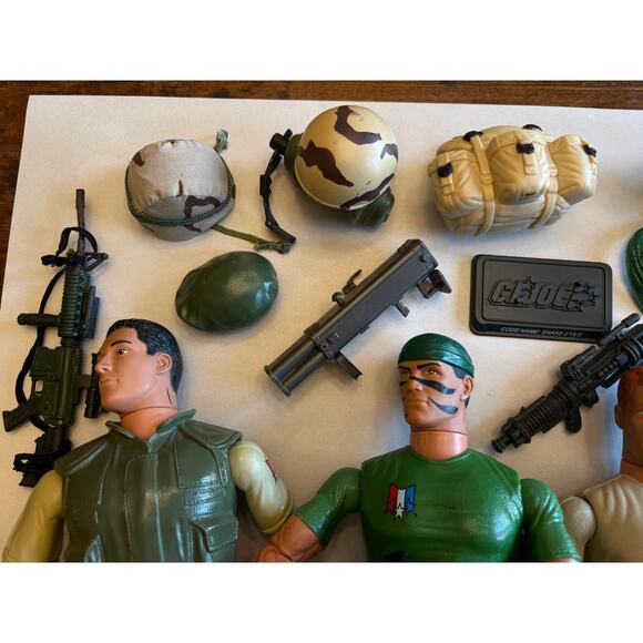Large Vintage Lot of 25+ GI JOE Figurines and Accessories - Picture 7 of 8